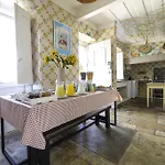 Way & Surf Camp Hostel *