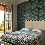 Way & Surf Camp Ostello
