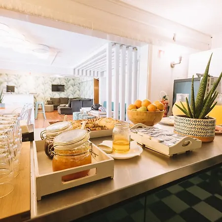 Way & Surf Camp Hostal