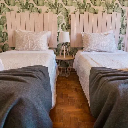 Way & Surf Camp Hostel Cascais