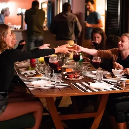 Way & Surf Camp ホステル *