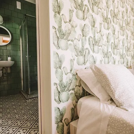 Way & Surf Camp ホステル *