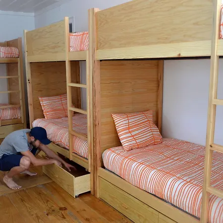 Way & Surf Camp ホステル カスカイス