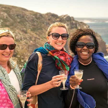 Way & Surf Camp ホステル *